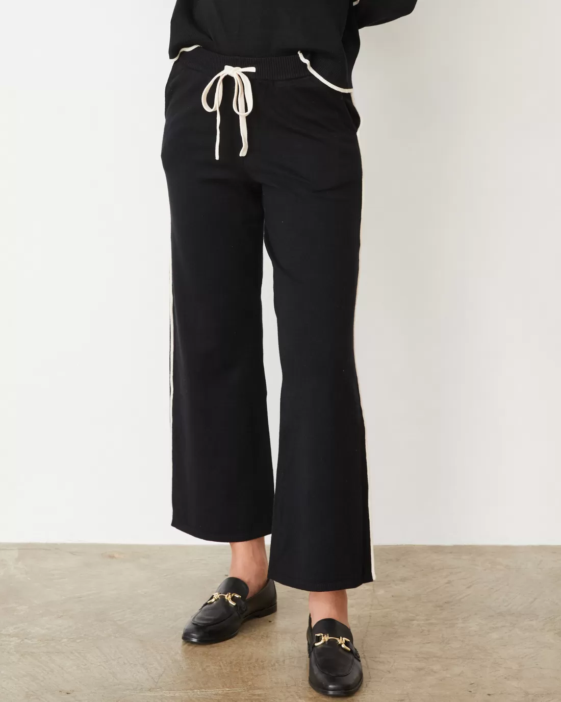 MONROW Soft Knit | Travel Essentials*Lightknit Pant With Contrast Piping BLACK