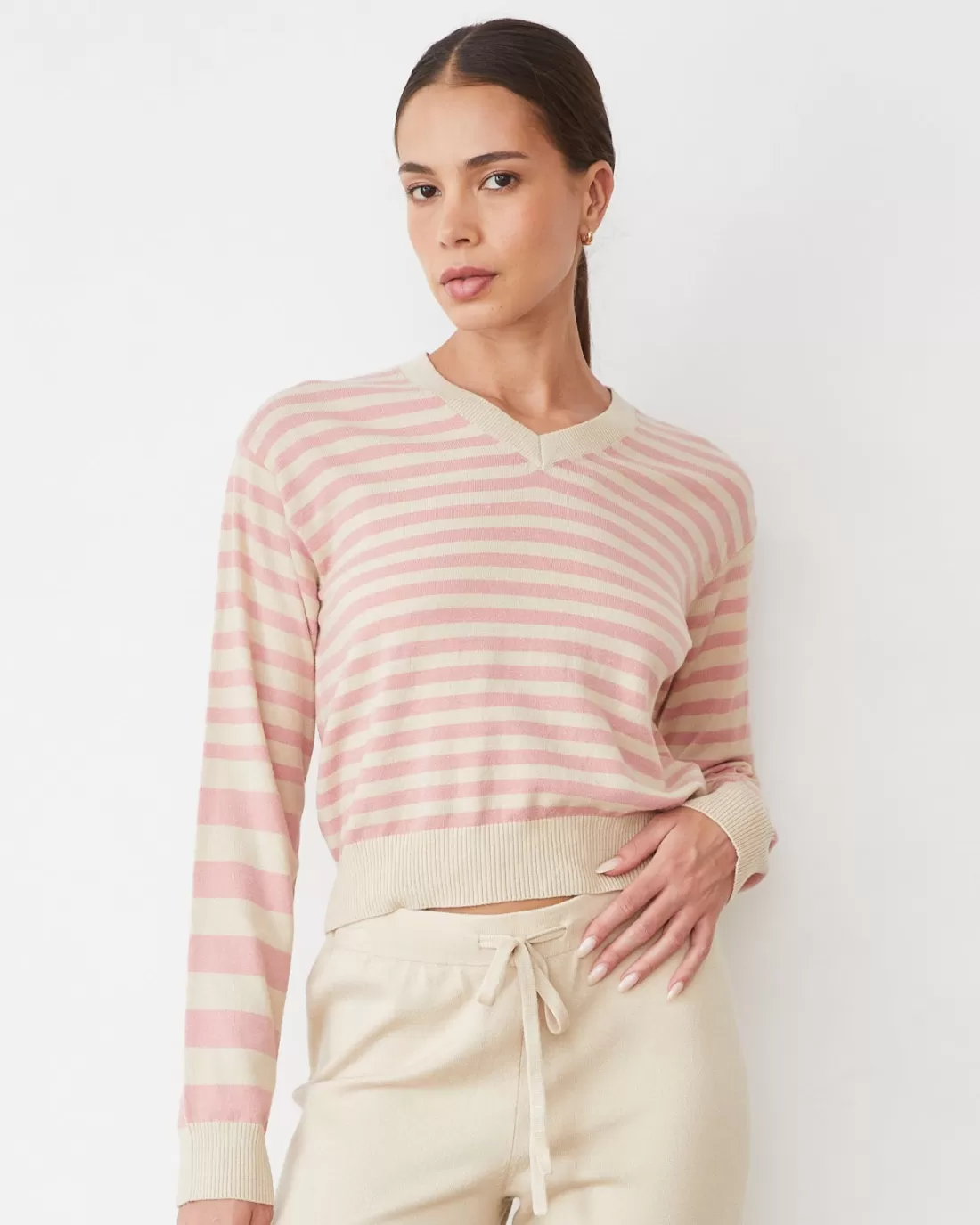 MONROW Soft Knit | Travel Essentials*Lightknit Stripe V Neck SAND/CHALKPINK