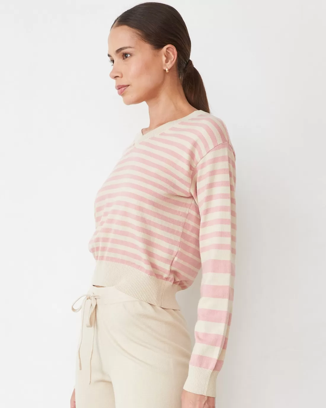 MONROW Soft Knit | Travel Essentials*Lightknit Stripe V Neck SAND/CHALKPINK
