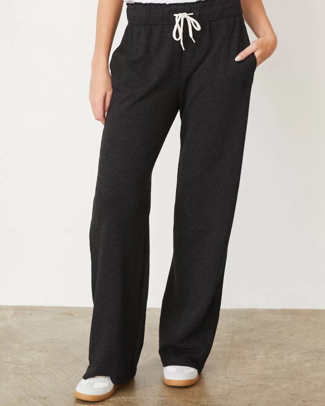 MONROW Travel Essentials | Sweats*Original Fleece Straight Leg Sweat BLACK