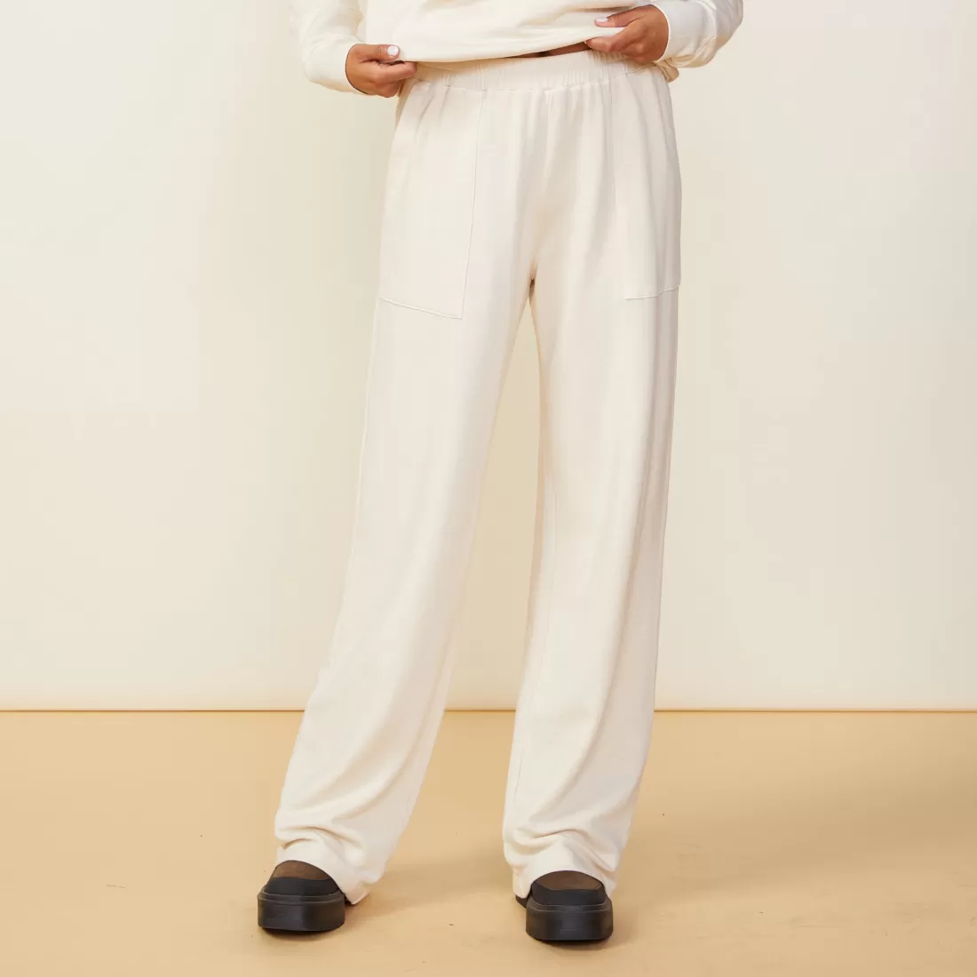 MONROW Sweats*Supersoft Fleece Patch Pocket Sweat OFFWHITE